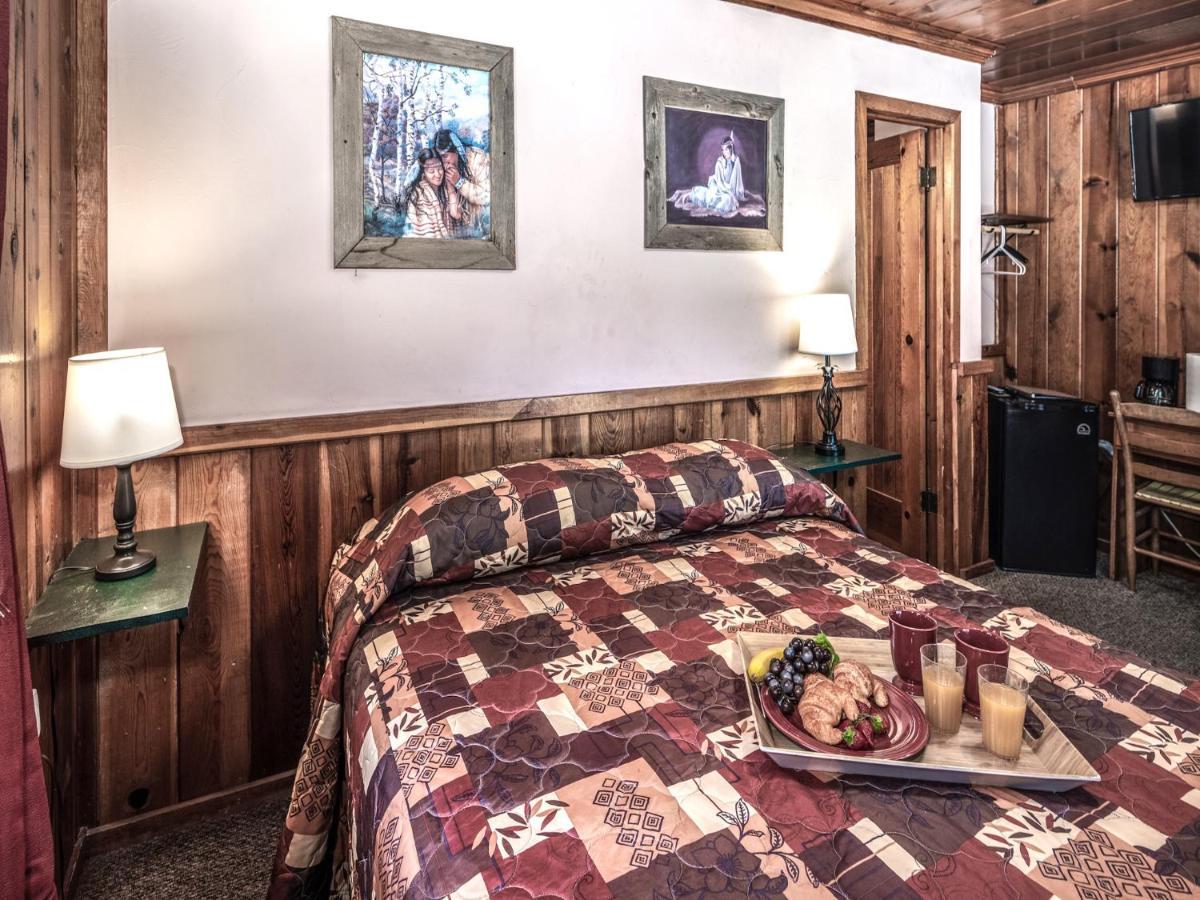 Apache Village Cabinette 13, Queen Bed, Midtown, Sleeps 2 Ruidoso Exterior photo